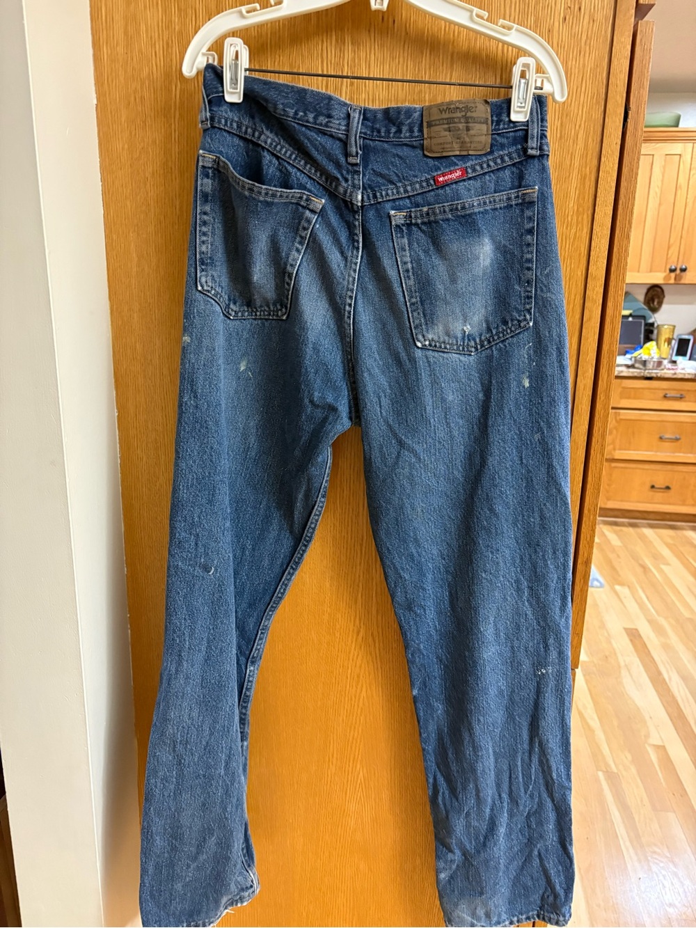 Wrangler Vintage Distressed Men’s Dark Blue Relaxed Fit Jeans